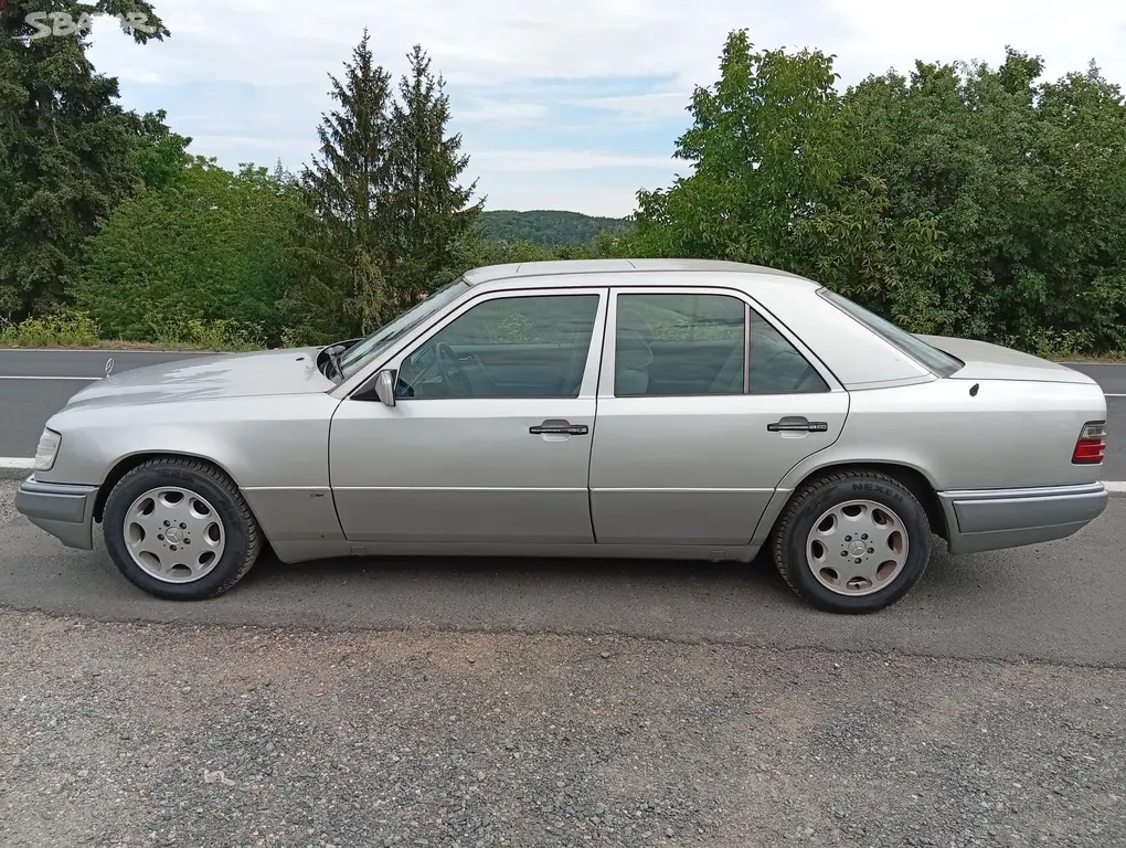 Mercedes-Benz Třídy E, E 200 D - fotka 3