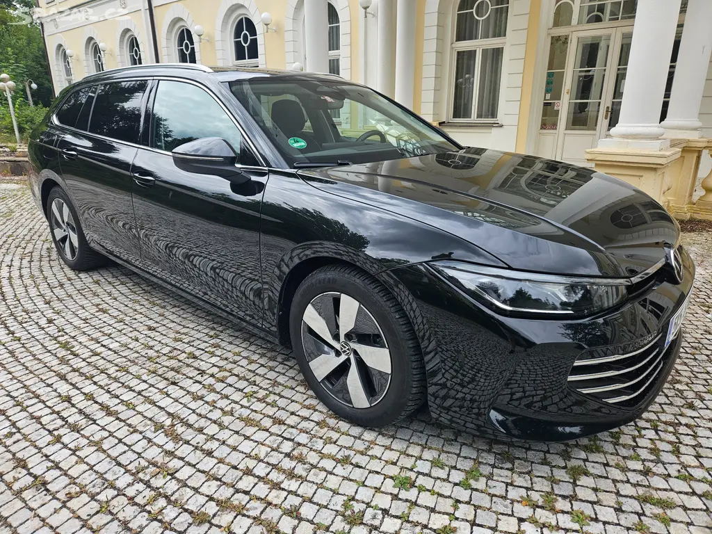 VW Passat Elegance B9 2.0 TDI 110 kW [telefon skryt] km - fotka 2