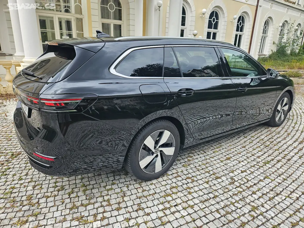 VW Passat Elegance B9 2.0 TDI 110 kW [telefon skryt] km - fotka 4