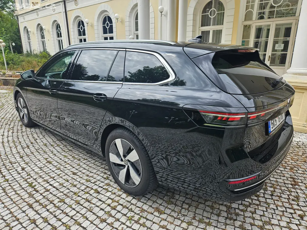 VW Passat Elegance B9 2.0 TDI 110 kW [telefon skryt] km - fotka 3
