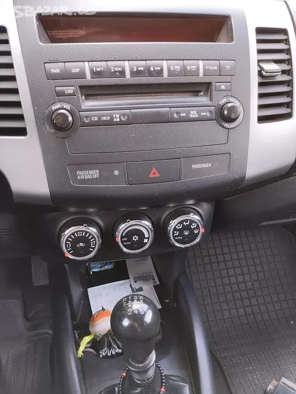 Mitsubishi Outlander, 2.2 DI-D INVITE 4WD - fotka 5