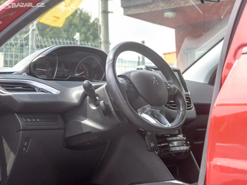 Peugeot 2008 ČR 1.2T 81KW 88.359KM - fotka 3