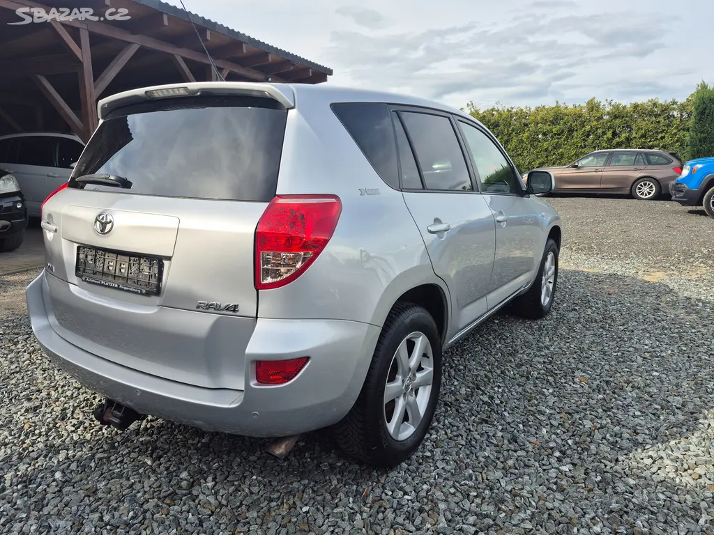 Toyota RAV 4 2,0 i 4x4 - fotka 4