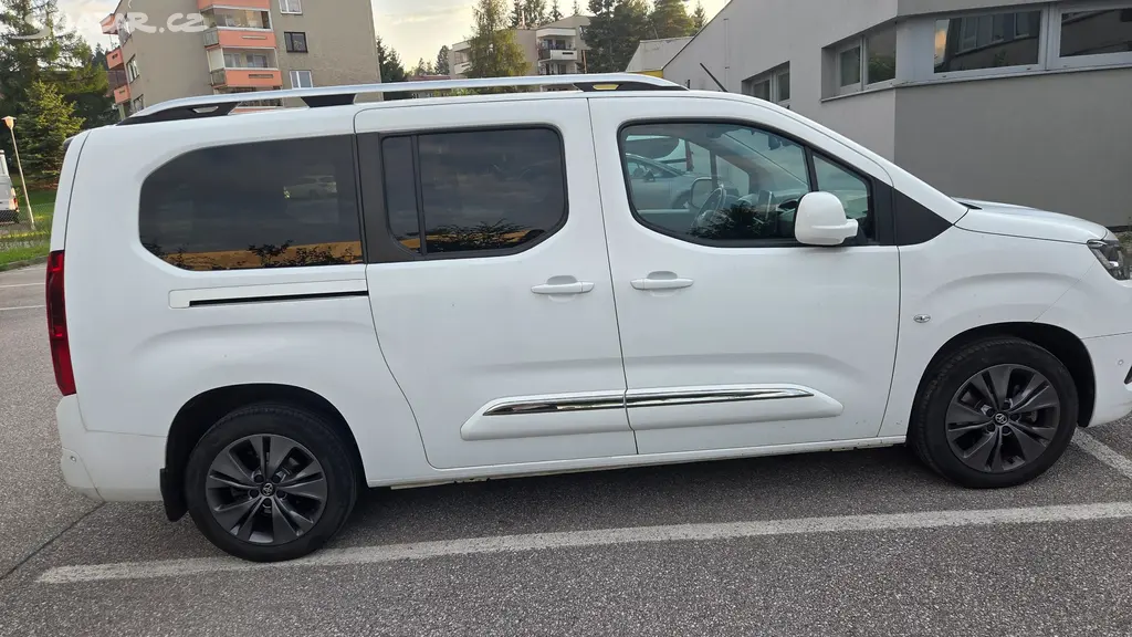 Toyota ProAce City Family Comfort 1.2 8 AT long - fotka 2