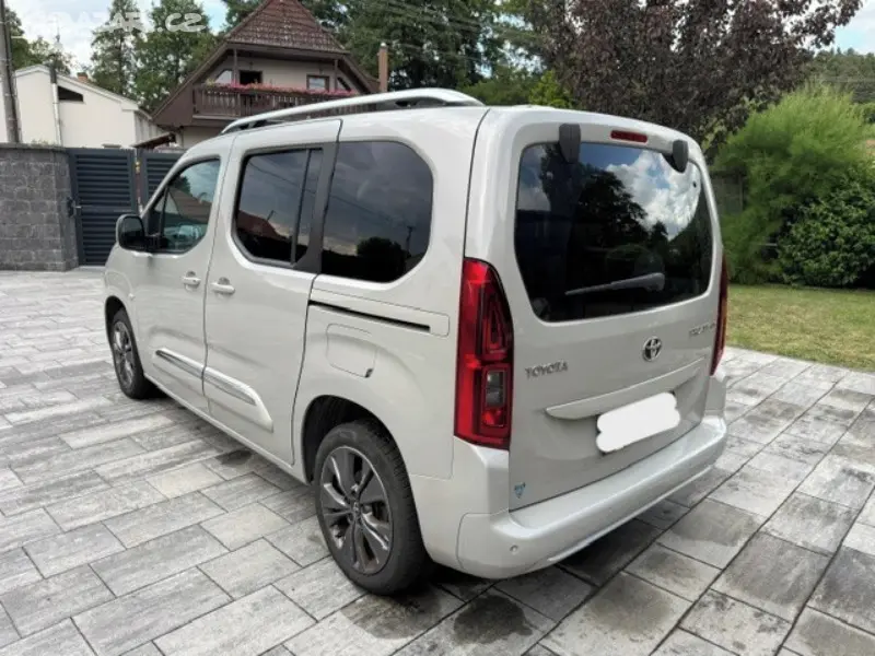TOYOTA PROACE CITY VERSO 1.5 D-4D 130 k FAMILY - fotka 5