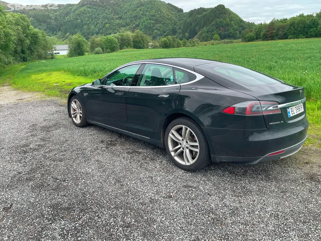 Tesla Model S 85 2014 Free supercharging - fotka 2