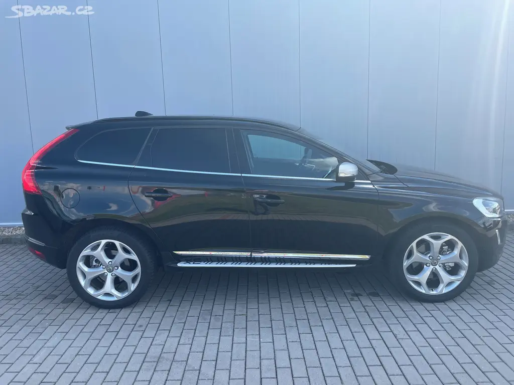 Volvo XC60, D4 AWD MOMENTUM Aut. - fotka 5