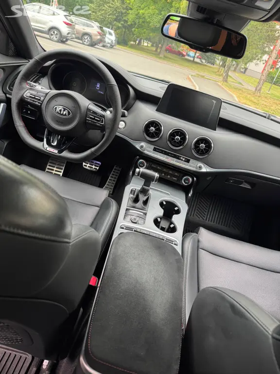 Kia Stinger GT 3.3 V6 Twin-Turbo 269 kW - fotka 6