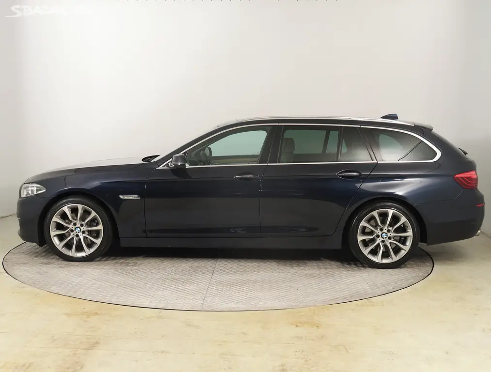 BMW Řada 5, 530d xDrive, Luxury Line, 4X4 - fotka 3