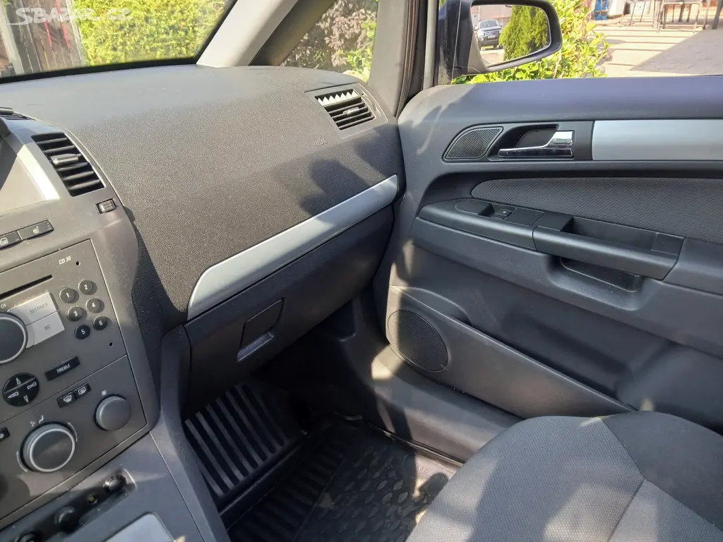 Opel Zafira - fotka 6