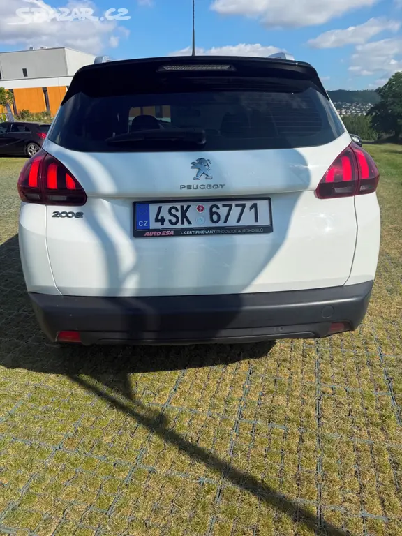 Peugeot 2008, 1,2 benzín - fotka 6