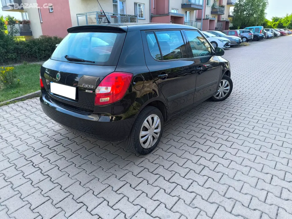 Škoda Fabia 1.2 HTP Ambition - r. 2011 - fotka 2