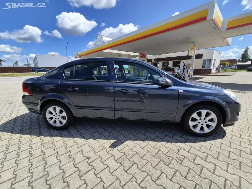 Opel Astra, 1,6 16V Enjoy - fotka 5
