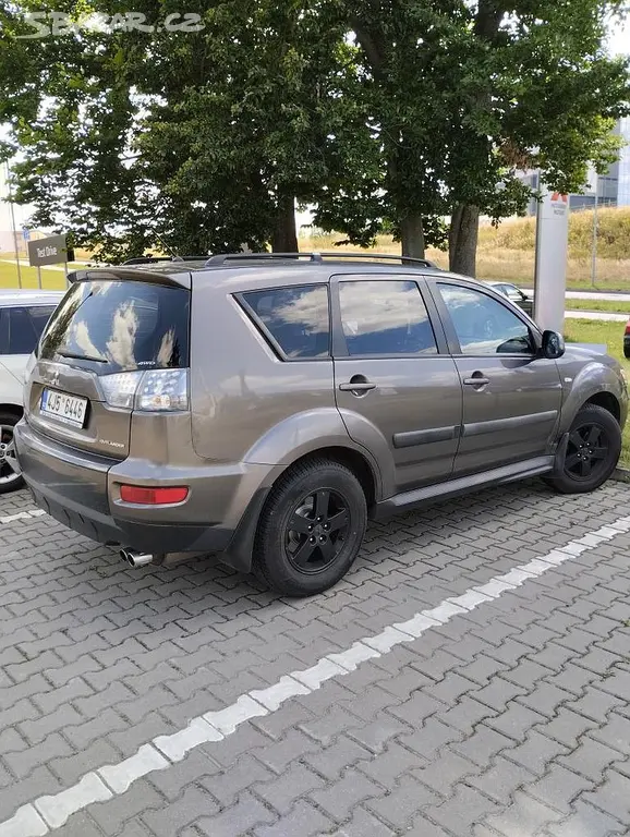 Mitsubishi Outlander, 2.2 DI-D INVITE 4WD - fotka 2
