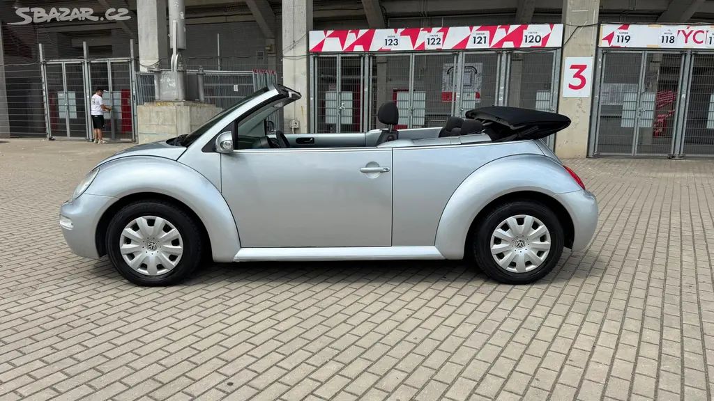Volkswagen New Beetle, 1.6i, 75kw Kabriolet - fotka 2