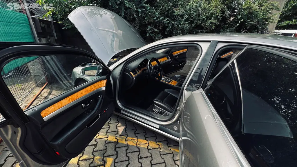 Audi A8 4,2i V8 Quattro - fotka 4