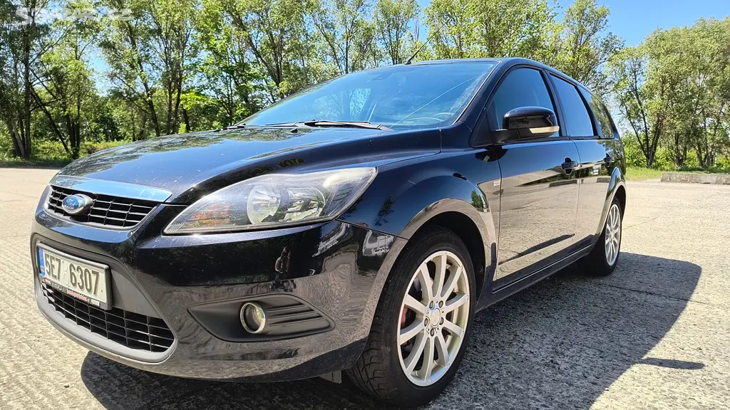 Ford Focus 1.8i 92 kW, r. v. 2010, 135 360 km - fotka 5