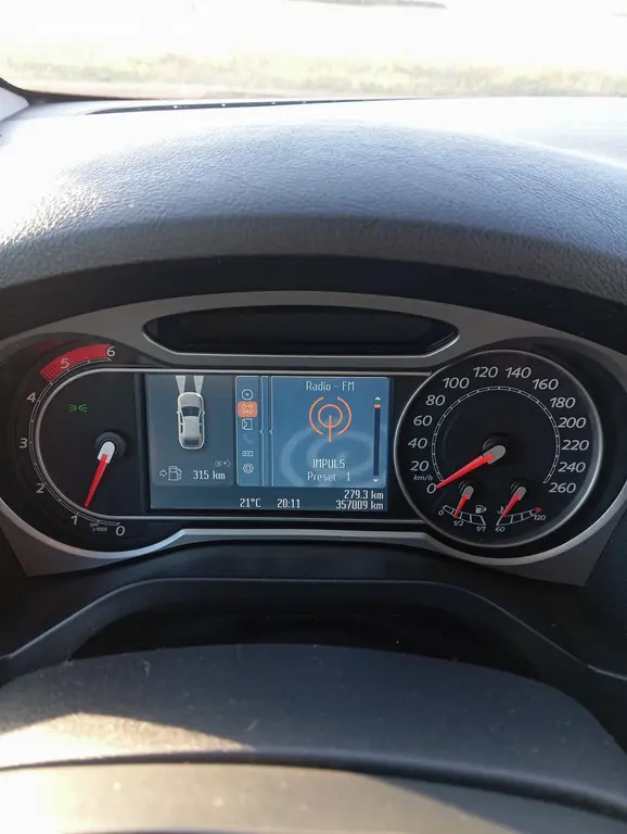 Ford Galaxy 2,0 TDCI 103 KW - fotka 4