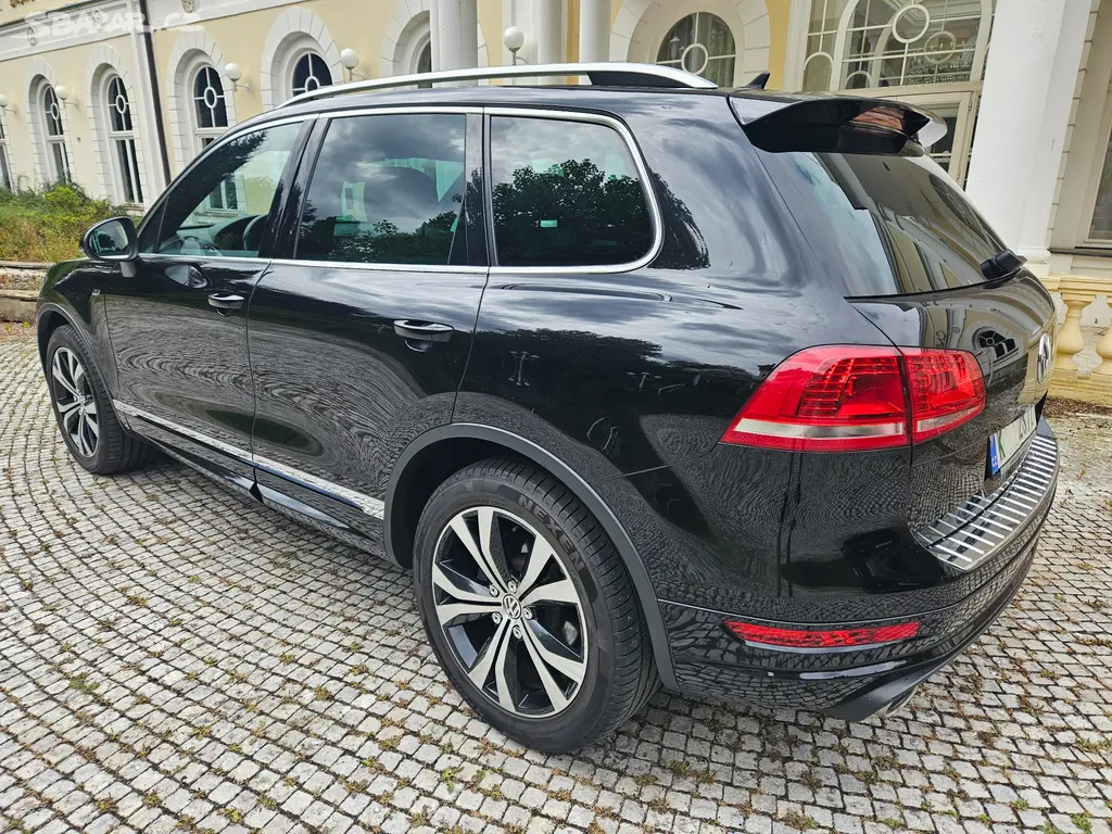 VW Touareg RLine 3.0 TDI 180 kW 2014 Servis jen VW - fotka 3