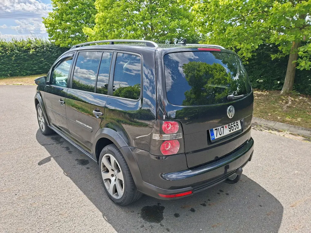 VW Touran Cross 2.0 TDI 125 kW facelift 2010 - fotka 4