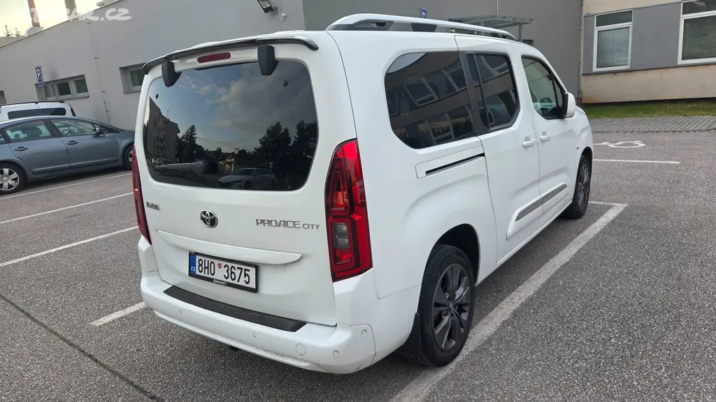 Toyota ProAce City Family Comfort 1.2 8 AT long - fotka 4