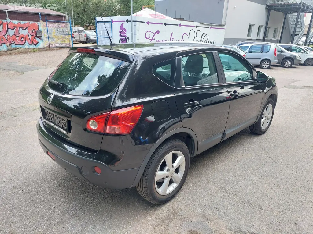 Nissan Qashqai 1.6, 84kw, benzín, rok 2009. - fotka 5