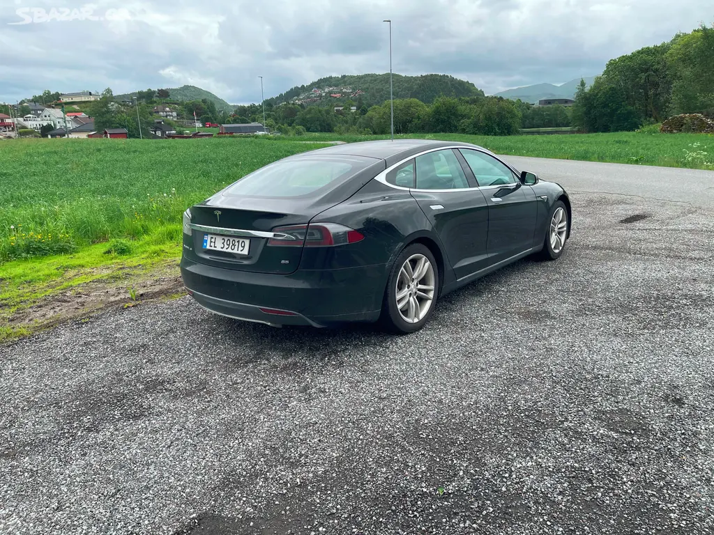 Tesla Model S 85 2014 Free supercharging - fotka 4