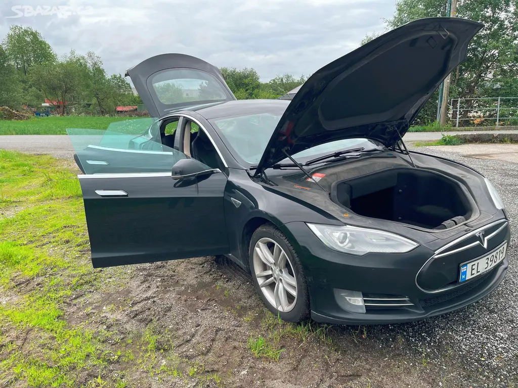 Tesla Model S 85 2014 Free supercharging - fotka 6