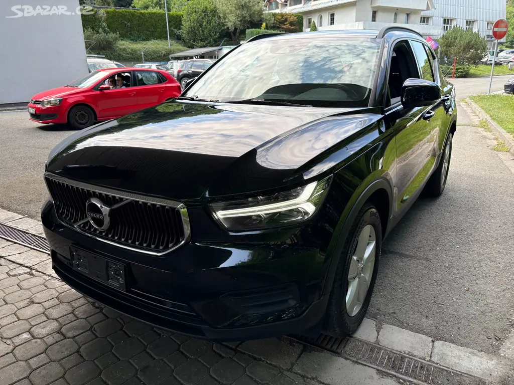 Volvo XC40 1.5 T2 Momentum Core 2WD automat