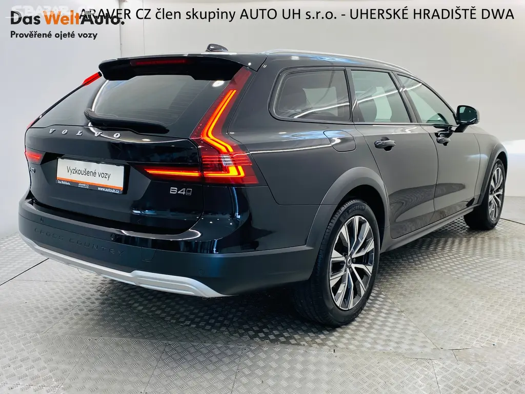 Volvo V90, B4 AWD Cross Country - fotka 2
