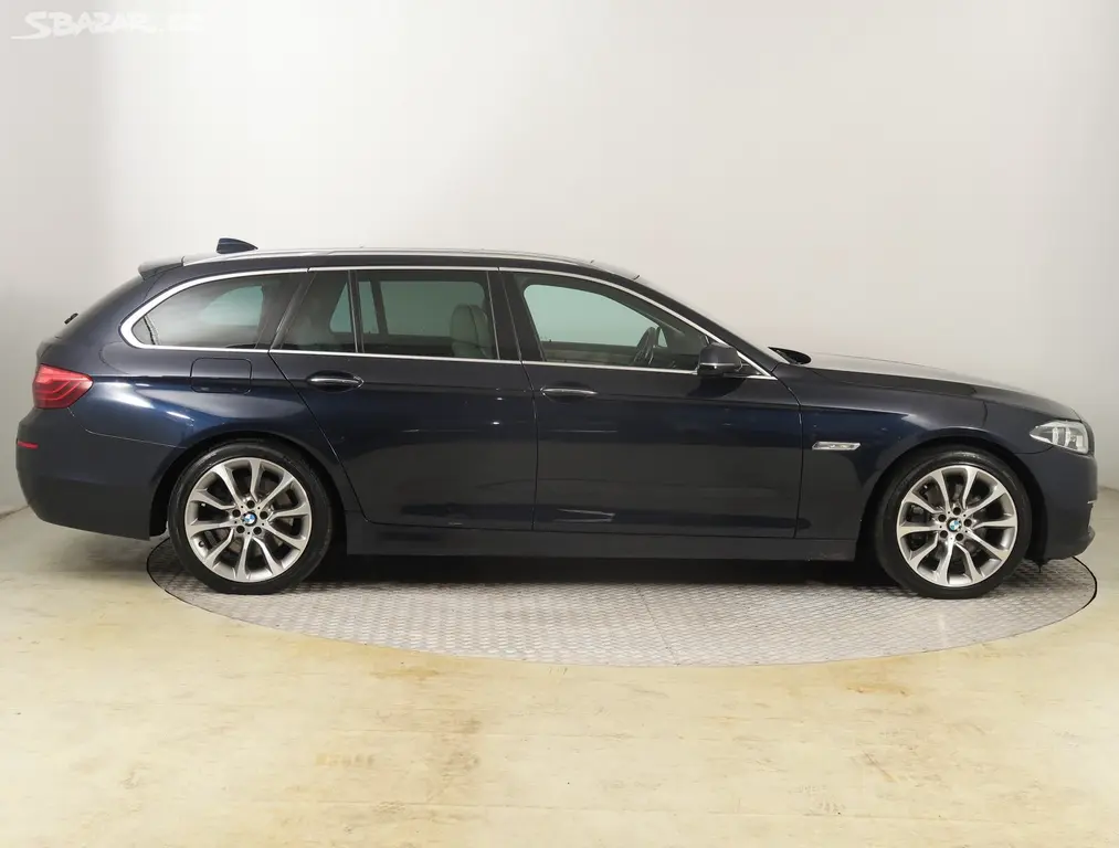 BMW Řada 5, 530d xDrive, Luxury Line, 4X4 - fotka 6