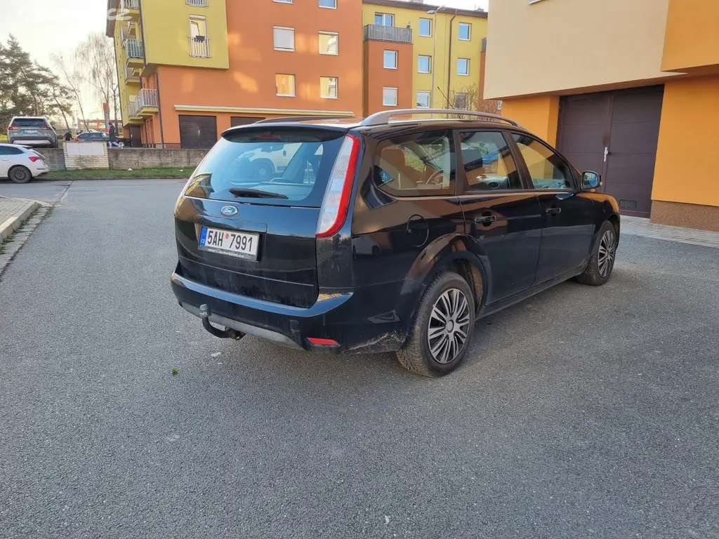 Ford Focus 1.6 combi - fotka 4