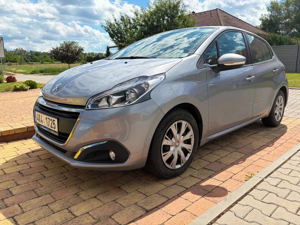 Peugeot 208, 1.2 PureTech (82 k), jen 49 000 km - fotka 3