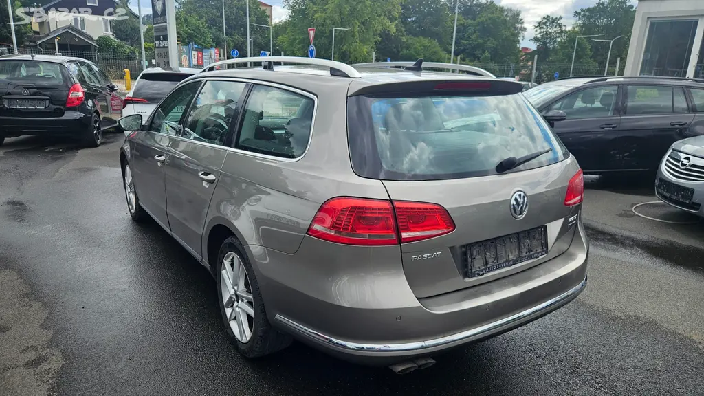 Volkswagen Passat 2,0 TDi Highline - fotka 3