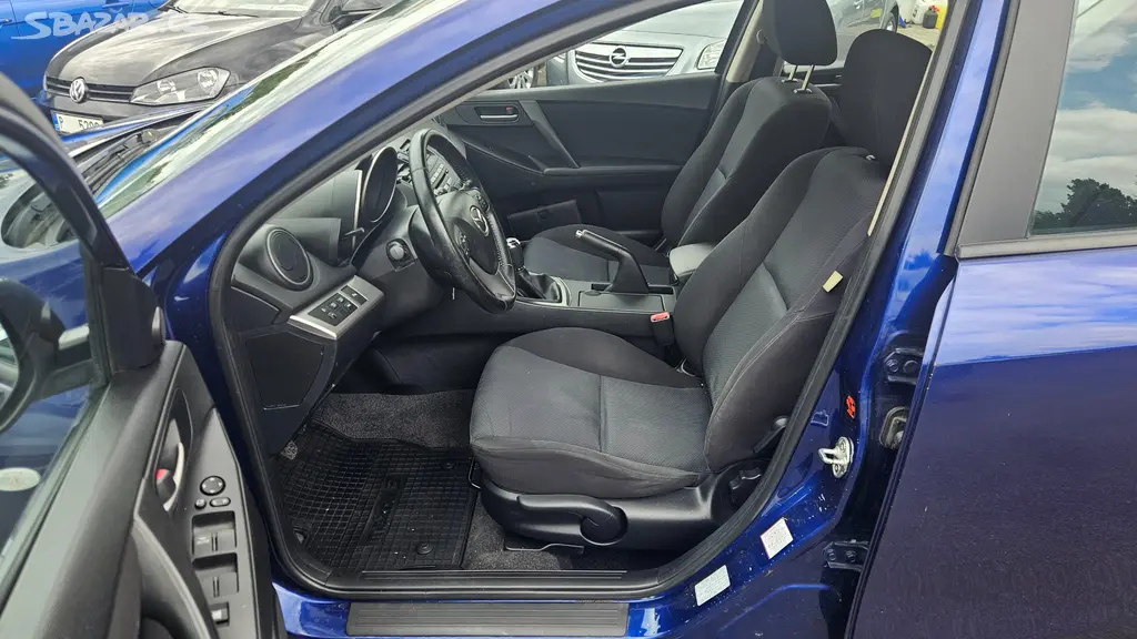 Mazda 3 2,0i DISI - fotka 5
