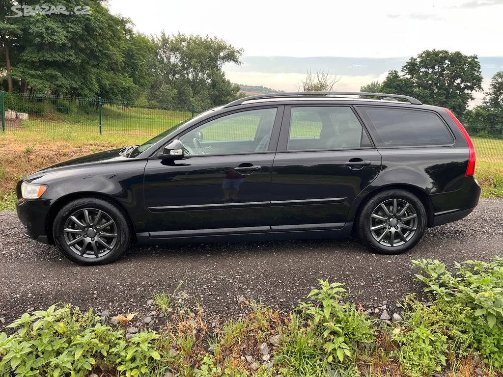 VOLVO V50 1.6D 80KW,XENON,VÝHŘEV,POLOKŮŽE,ALU16,TZ - fotka 4