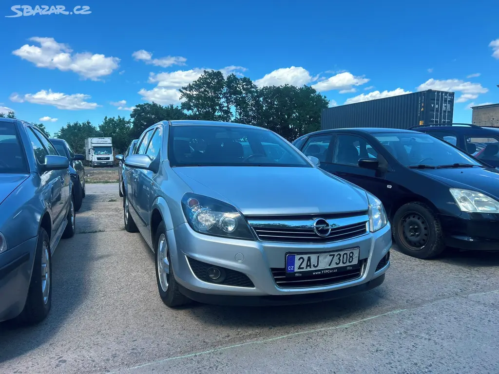 2011,KLIMA,TEMPOMAT,el.okna,zr.Opel Astra 1.6 85kw