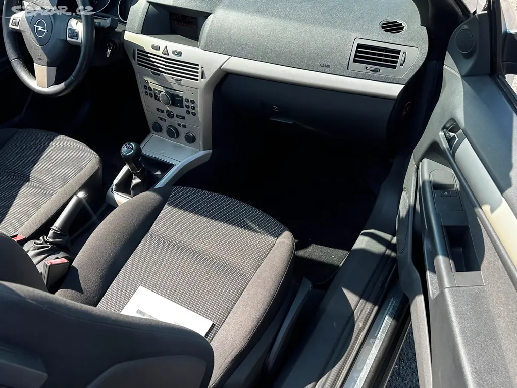 Opel Astra Twin Top 1.8i 103kw, r.2006, klima,stk - fotka 6