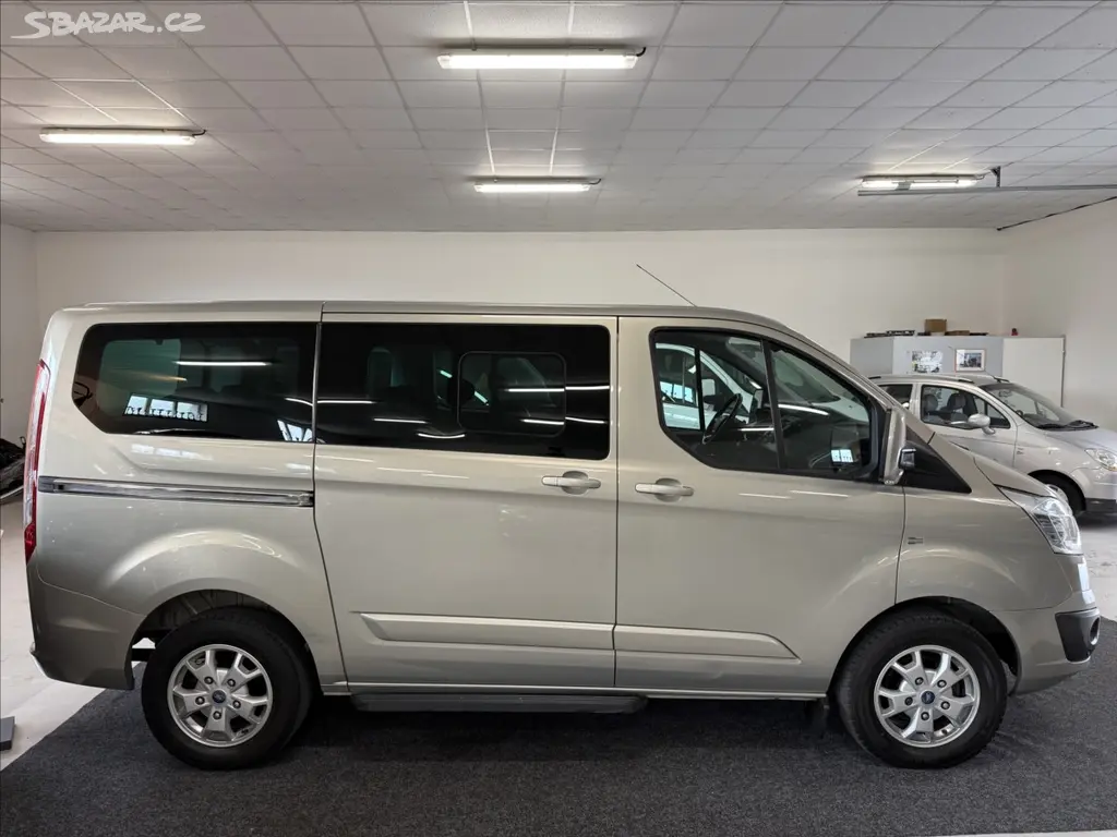 Ford Tourneo Custom, 2,2 Titanium,92kW,po servisu - fotka 4