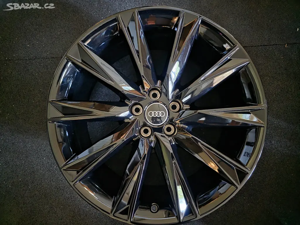 Audi E - tron  Q8 Alu kolo 20 originál 4KE071490 A