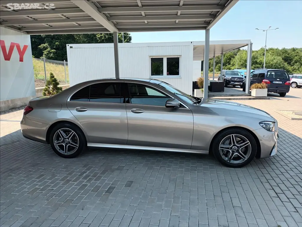 Mercedes-Benz Třídy E, 2,0 220d,AMG,4MATIC,PANO,9G - fotka 4