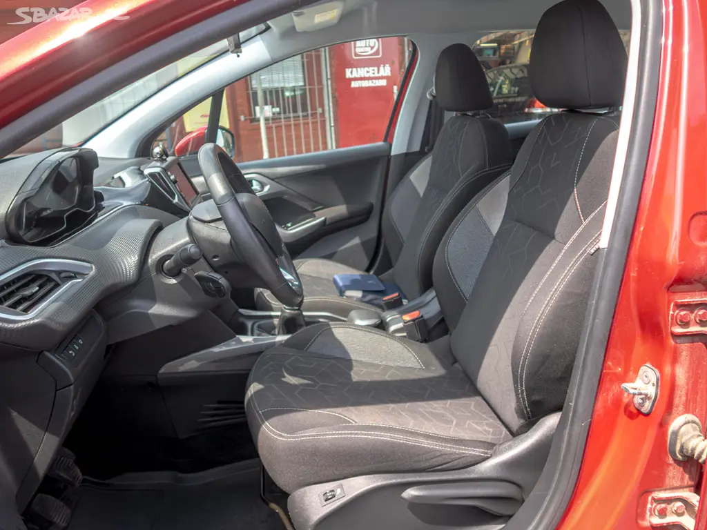 Peugeot 2008 ČR 1.2T 81KW 88.359KM - fotka 5