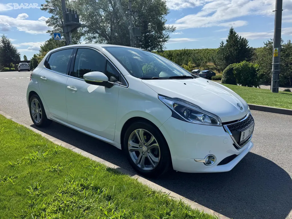 Peugeot 208, 1.4 i 70Kw NAV - fotka 3