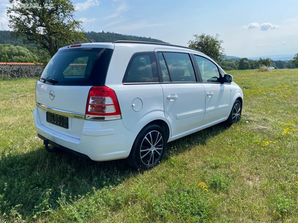 Opel Zafira 1.6 16V 77kw,rok:10/2009 ,naj:194tkm - fotka 4