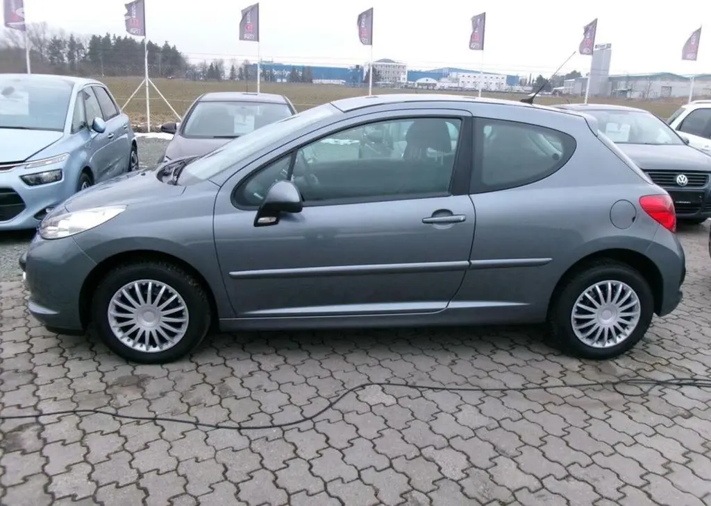 Peugeot 207 1.4i 70kw,klima benzín manuální - fotka 4