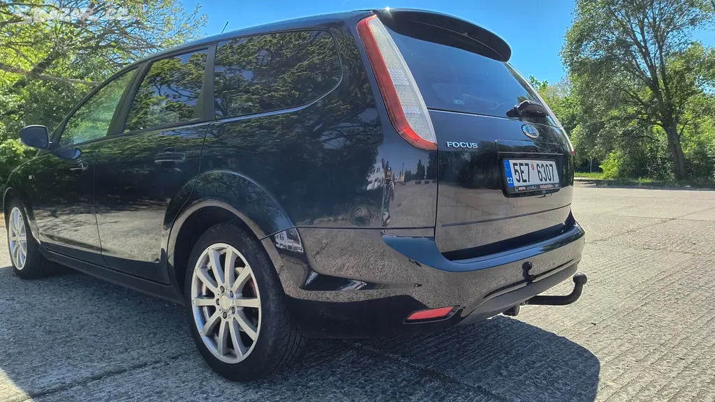 Ford Focus 1.8i 92 kW, r. v. 2010, 135 360 km - fotka 3