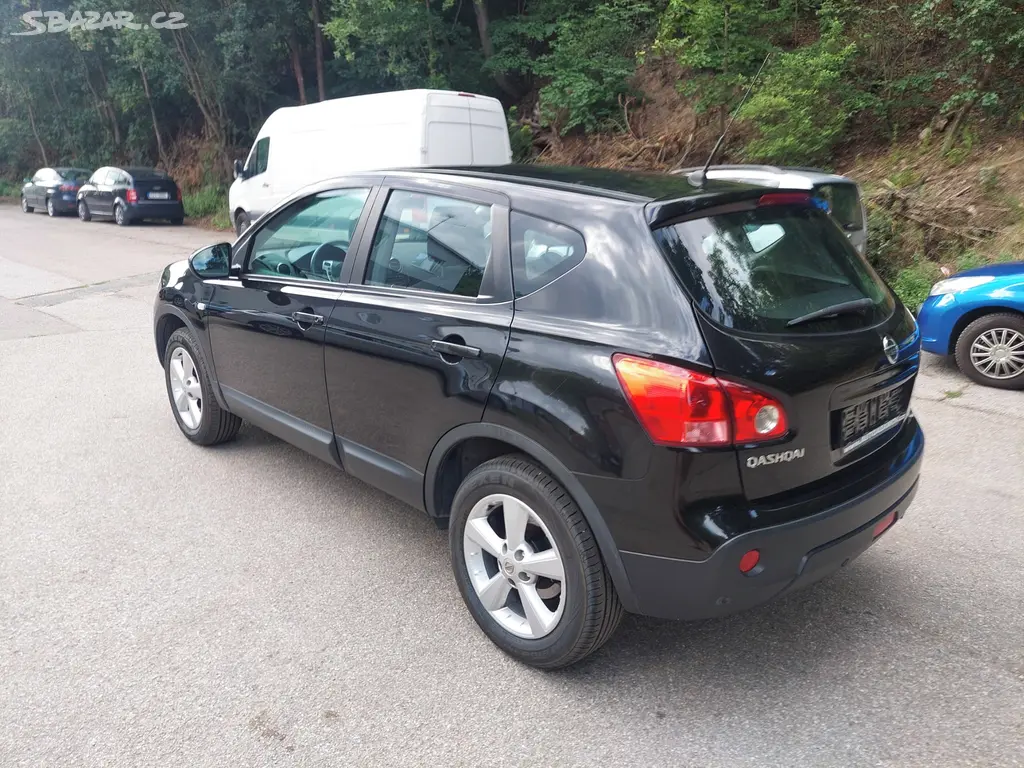 Nissan Qashqai 1.6, 84kw, benzín, rok 2009. - fotka 3