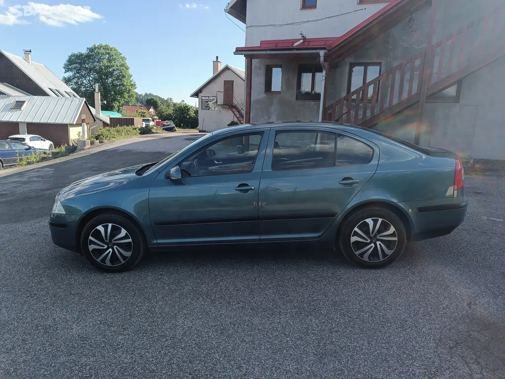 Škoda Octavia 1.6 85kw benzín - fotka 2