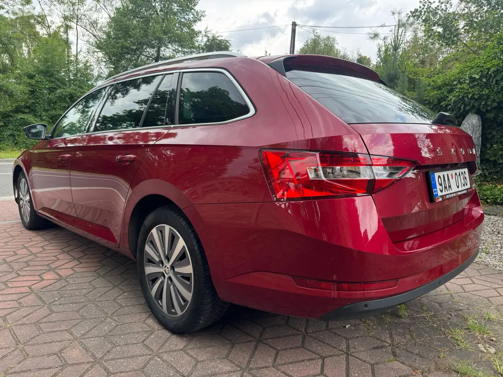 Škoda Superb 2.0TDi F.LED, KAMERA, EL.TAŽNÉ - fotka 4