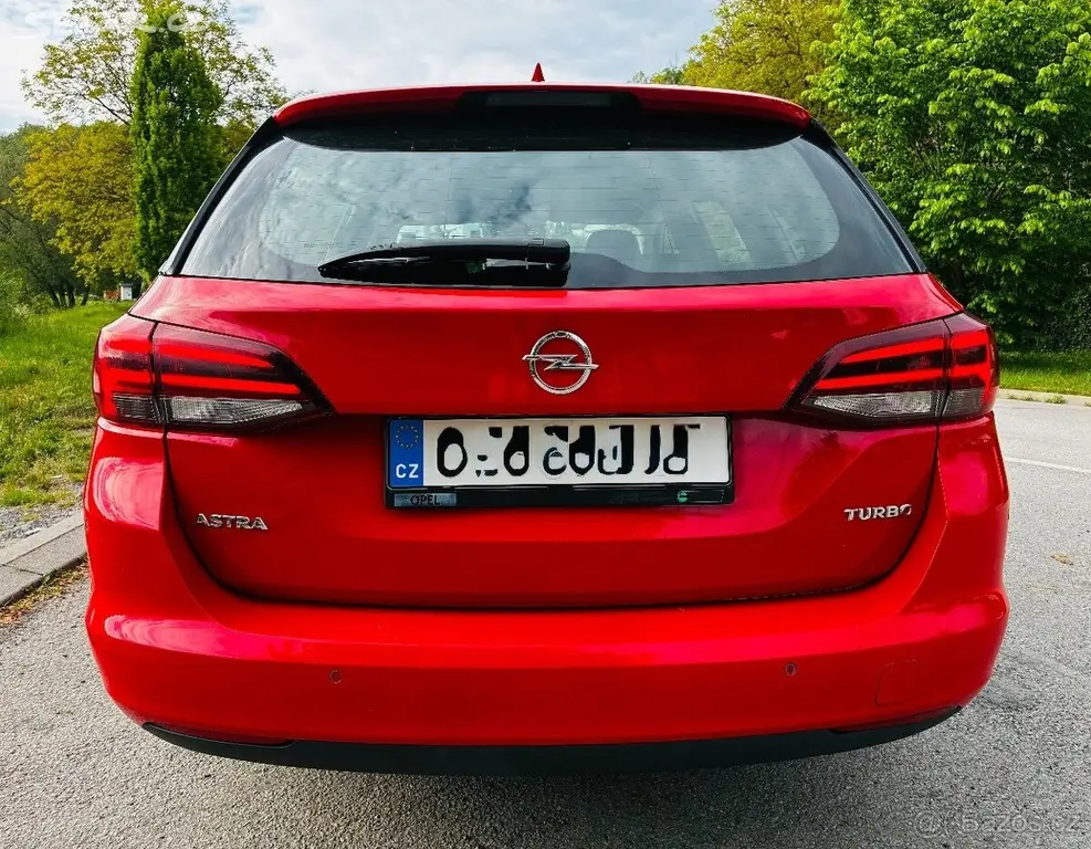 Opel Astra 1,4 Turbo 92kW Matrix LED, 1. maj. - fotka 2